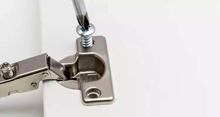 Screen Door Hinge Repair in Glenvar Heights, FL