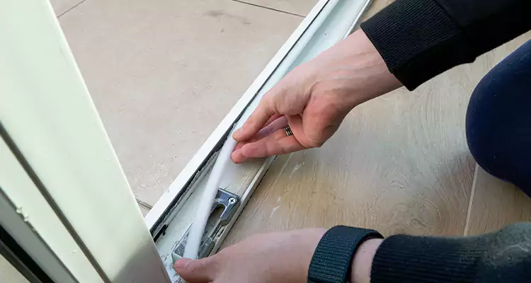 Garage Door Off Track Repair in Glenvar Heights, FL