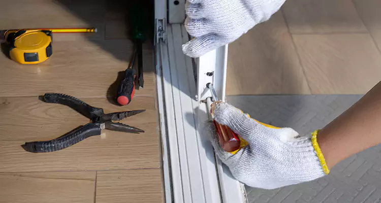 Screen Door Wheel Replacement in Glenvar Heights, FL